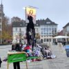 Bad Kreuznach: Kleiderberg auf dem Kornmarkt – Greenpeace protestiert gegen Fast Fashion