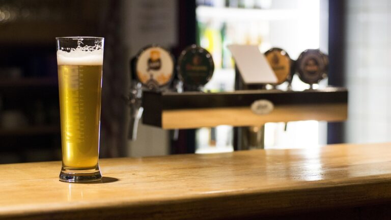 Schlägerei in Idar-Obersteiner Bar mit Deko und Besteck