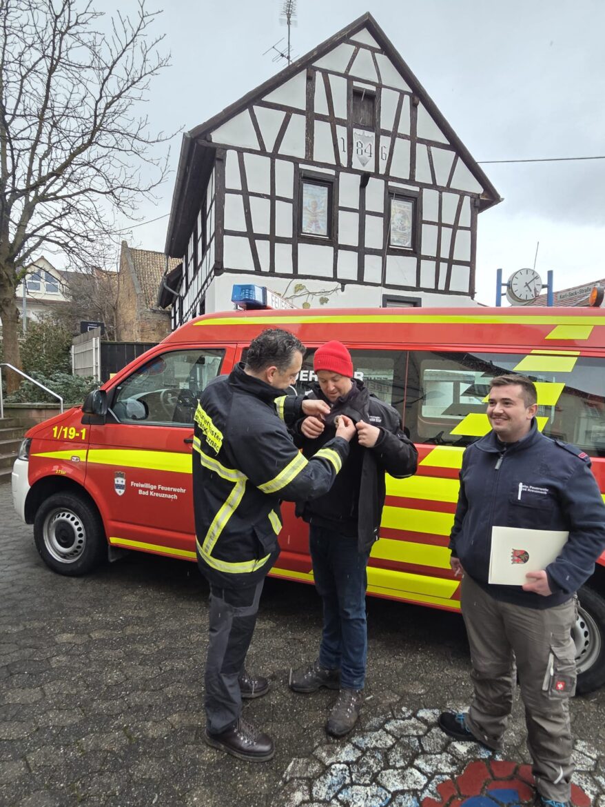  Freiwillige Feuerwehr Bosenheim: Silberne Ehrennadel für Ulrich Lorenz - Bad Kreuznach  Nachrichten