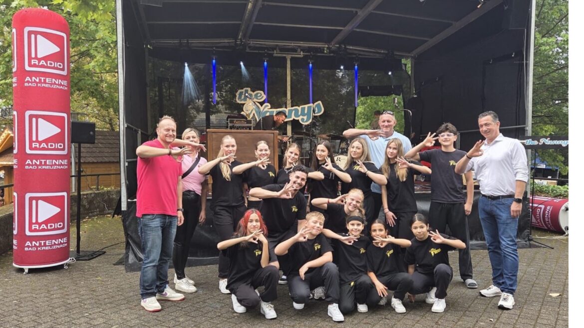 Own Risk beim Bad Kreuznacher Fischerstechen Teambild mit Oberbürgermeister Emanuel Letz