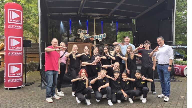 Own Risk beim Bad Kreuznacher Fischerstechen Teambild mit Oberbürgermeister Emanuel Letz