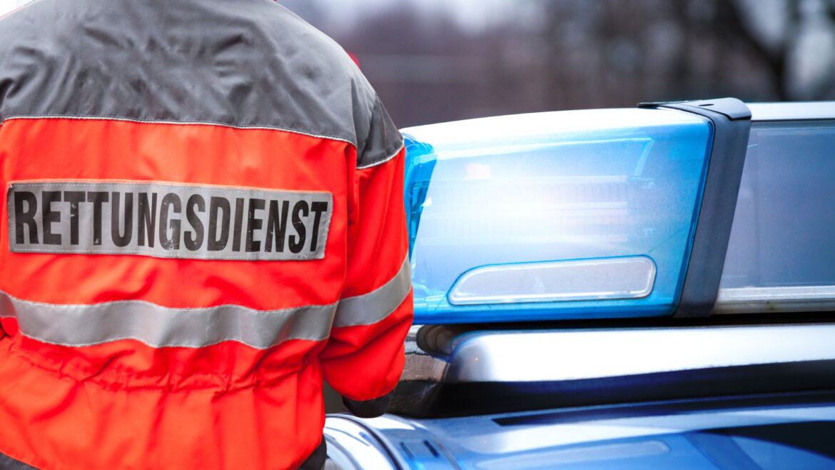 Auto rast bei Alzey in Schrebergarten – Fahrer offenbar betrunken