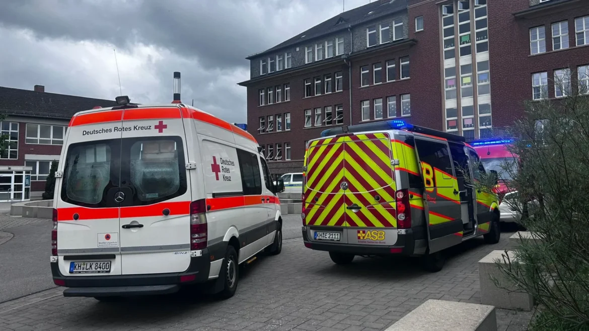 Großeinsatz von Rettungskräften, Polizei und Feuerwehr an der Crucenia realschule plus in Bad Kreuznach