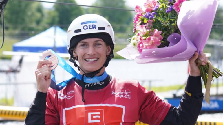 Ricarda Funk gewinnt gleich zwei Medaillen beim Kajak Cross