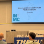 Besuch und Gespräch Michelin Werk Cuneo, Direktor des Michelin-Werks Simone Rossi bei der Präsentation vor der Werksbesichtigung