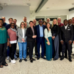 Besucher*innen aus Kamerun mit Mitgliedern des Haupt- und Finanzausschusses am 19. Oktober 2026